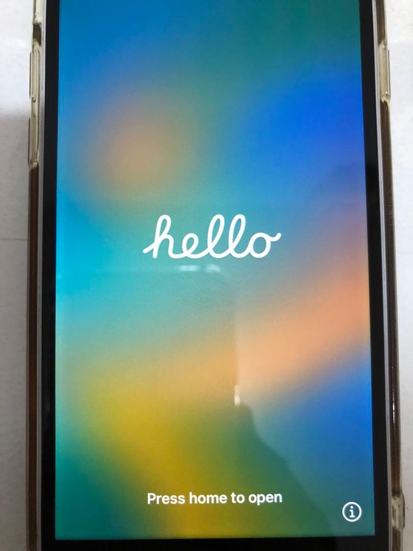 美品 Apple iPhone 8 シルバー SIMロック解除済み