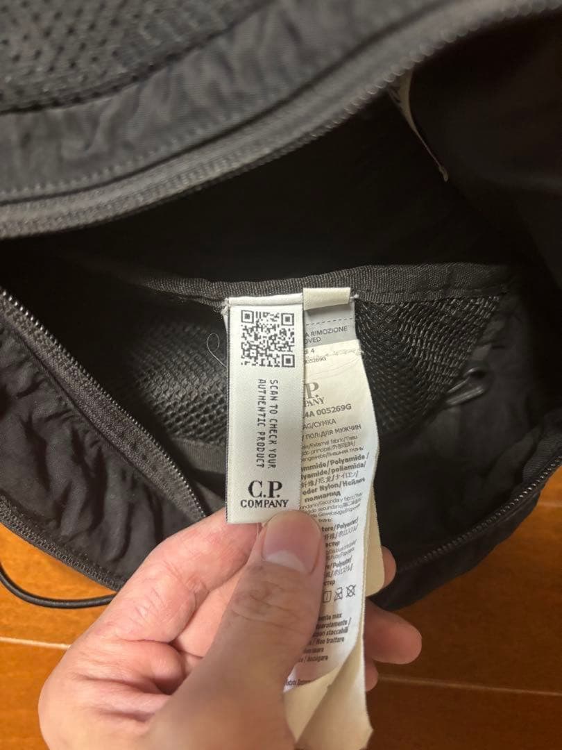 C.P. Companyワンショルダーバッグ スリングバッグ テック系 ブラック