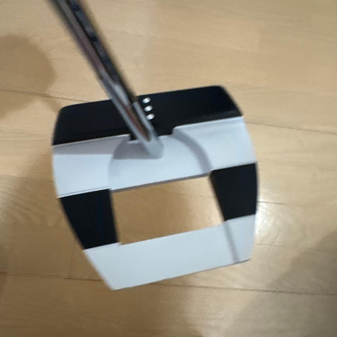 ODYSSEY Square 2 Jailbird パター