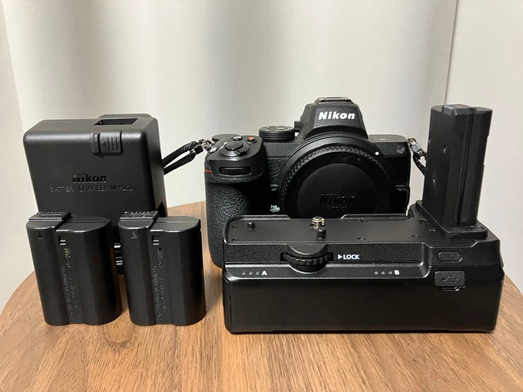 カ*ニ様 【美品】Nikon Z5、MB-N10、EN-EL15c ×2 ミラー