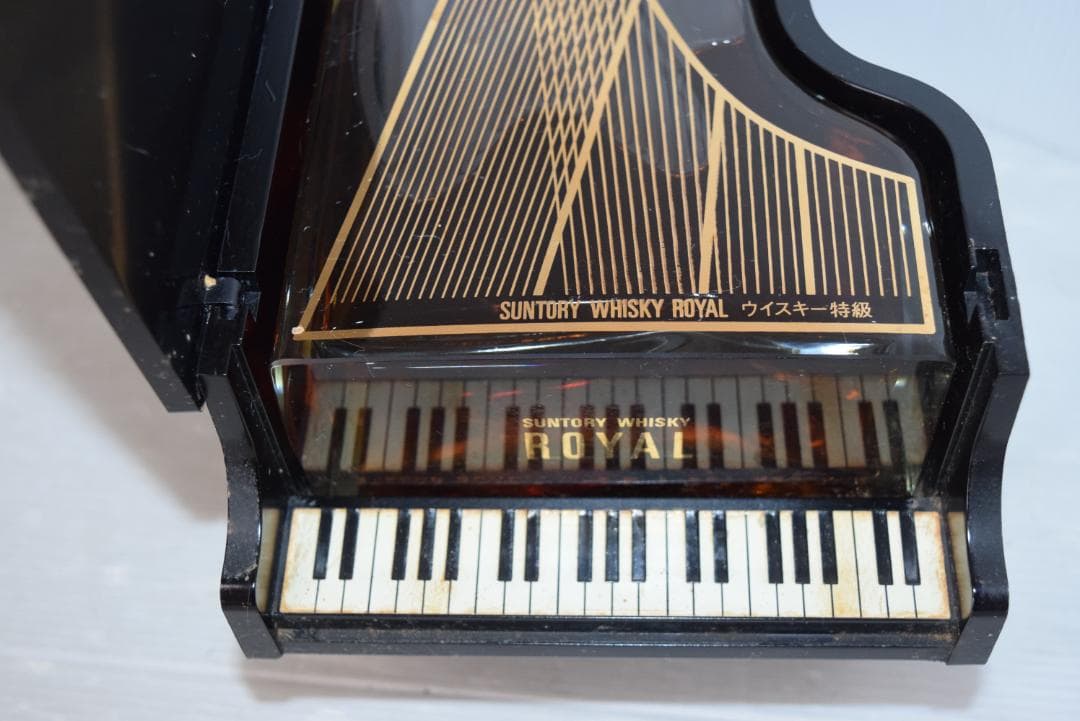 サントリー　ウィスキー　ローヤル　ピアノ型ボトル