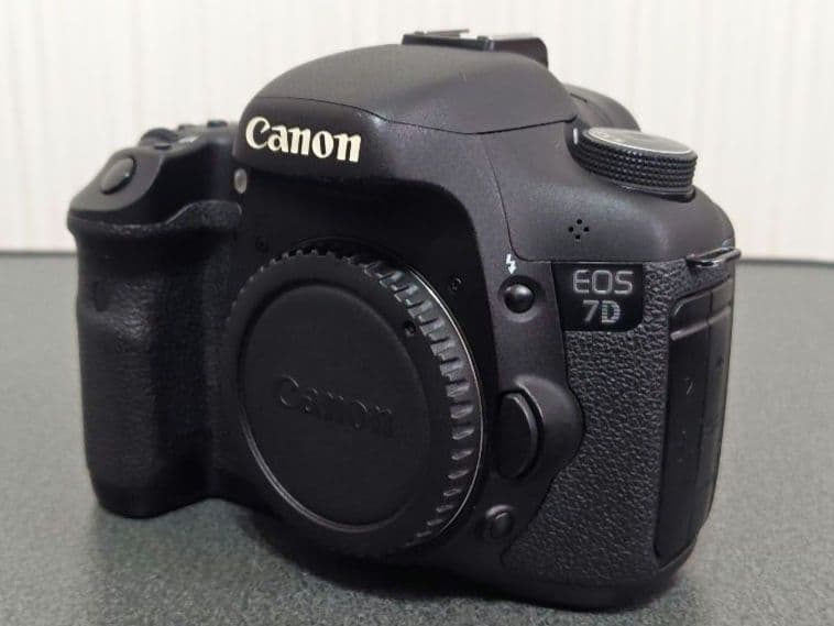 デジタルカメラ Canon EOS 7D+BG-E7