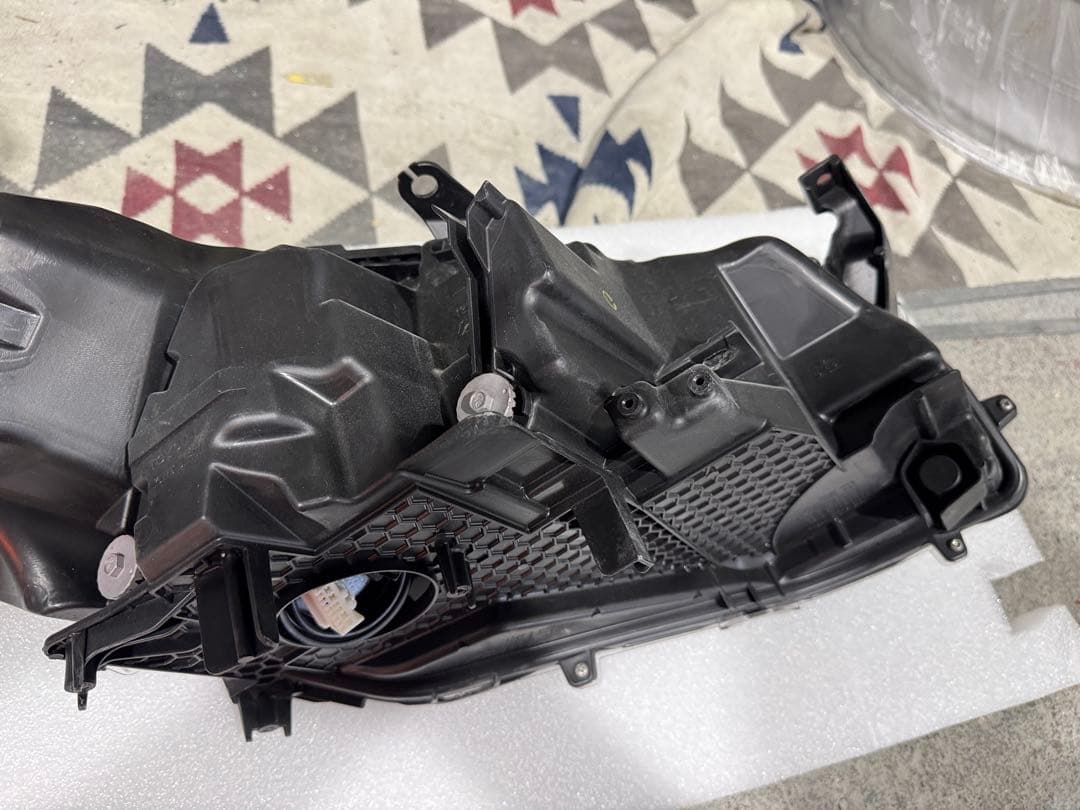 トヨタ　プリウス　PHV 左ヘッドライト 補修用