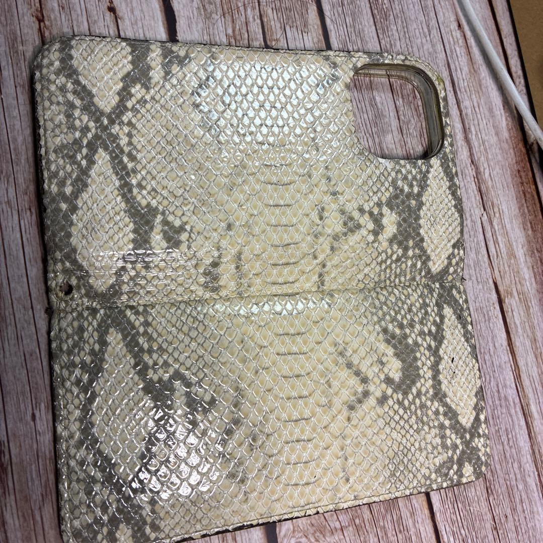 新品iPhone 13 Promax シエラブルー本体とヘビ皮幸運ケース付き