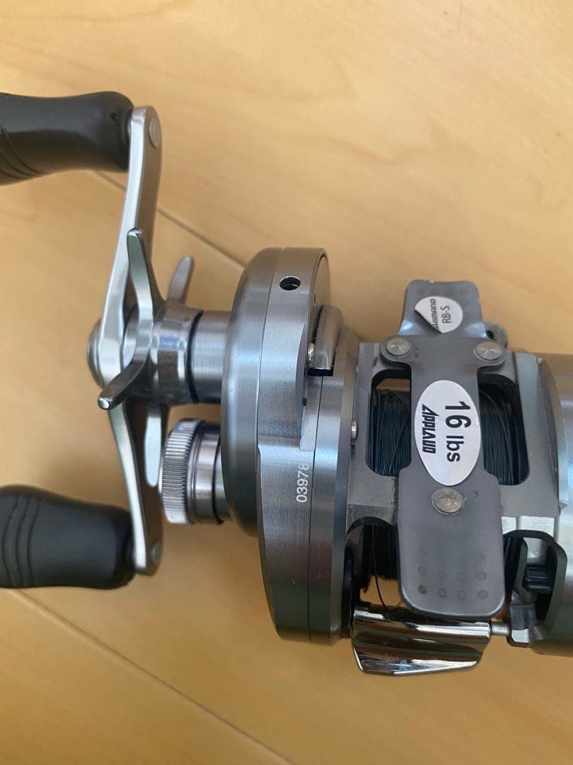 中古美品　シマノ　19カルカッタコンクエストDC200