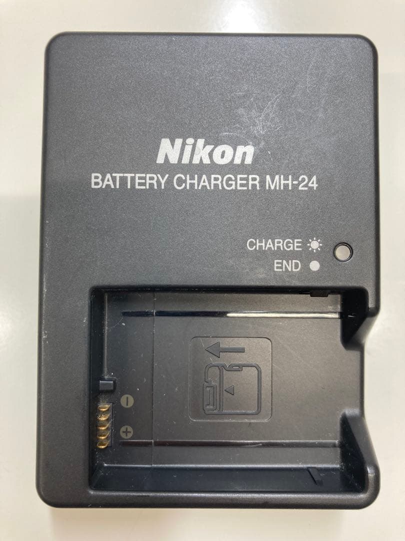 【Nikon】ニコン D3300 ダブルズームキット 赤 デジタル一眼レフカメラ