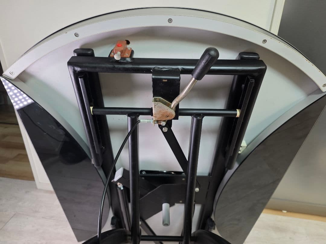 ガス圧式昇降式　拡張式天板折りたたみ式サイドテーブル　円型ガラステーブル