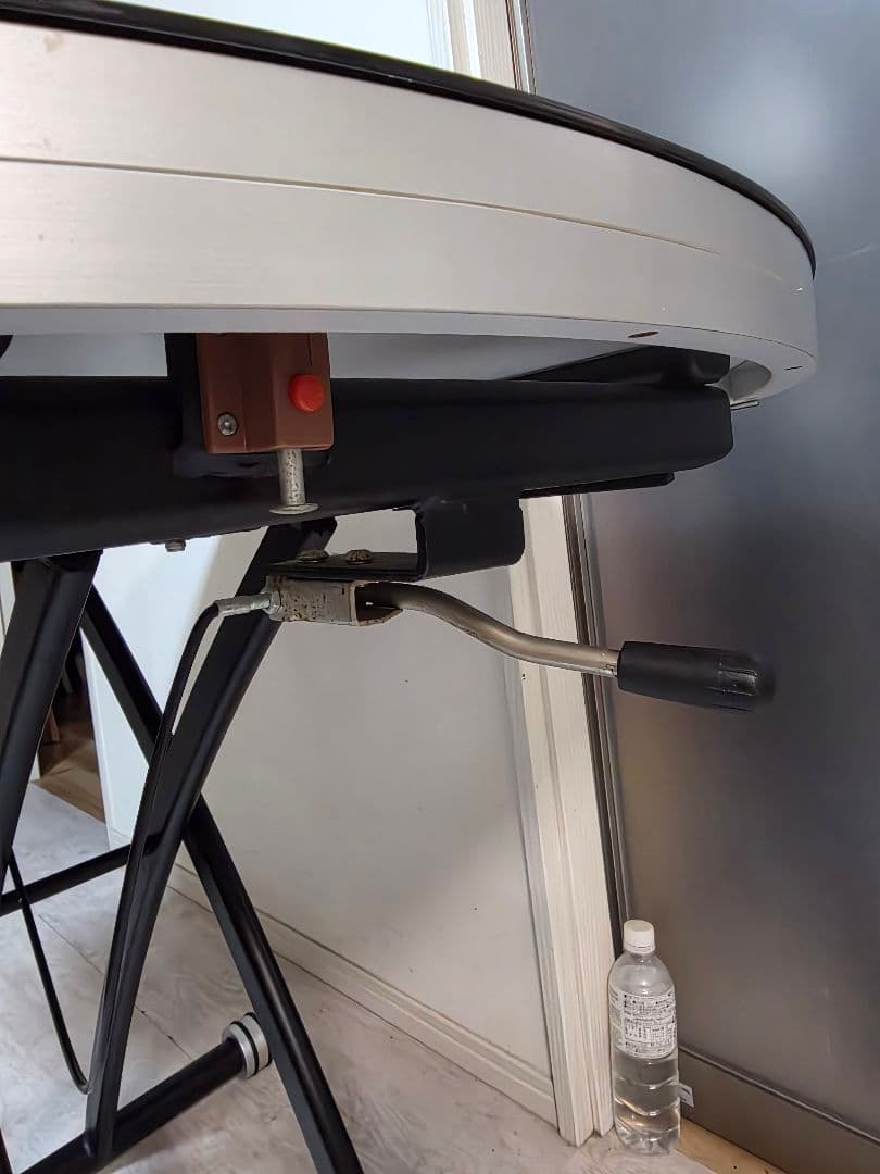 ガス圧式昇降式　拡張式天板折りたたみ式サイドテーブル　円型ガラステーブル