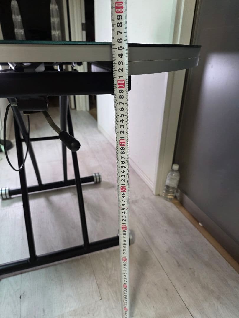 ガス圧式昇降式　拡張式天板折りたたみ式サイドテーブル　円型ガラステーブル