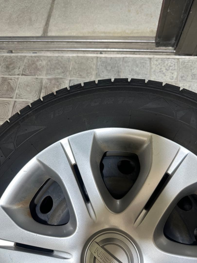 日産 スタッドレスタイヤ 185/70R14 ホイールセット