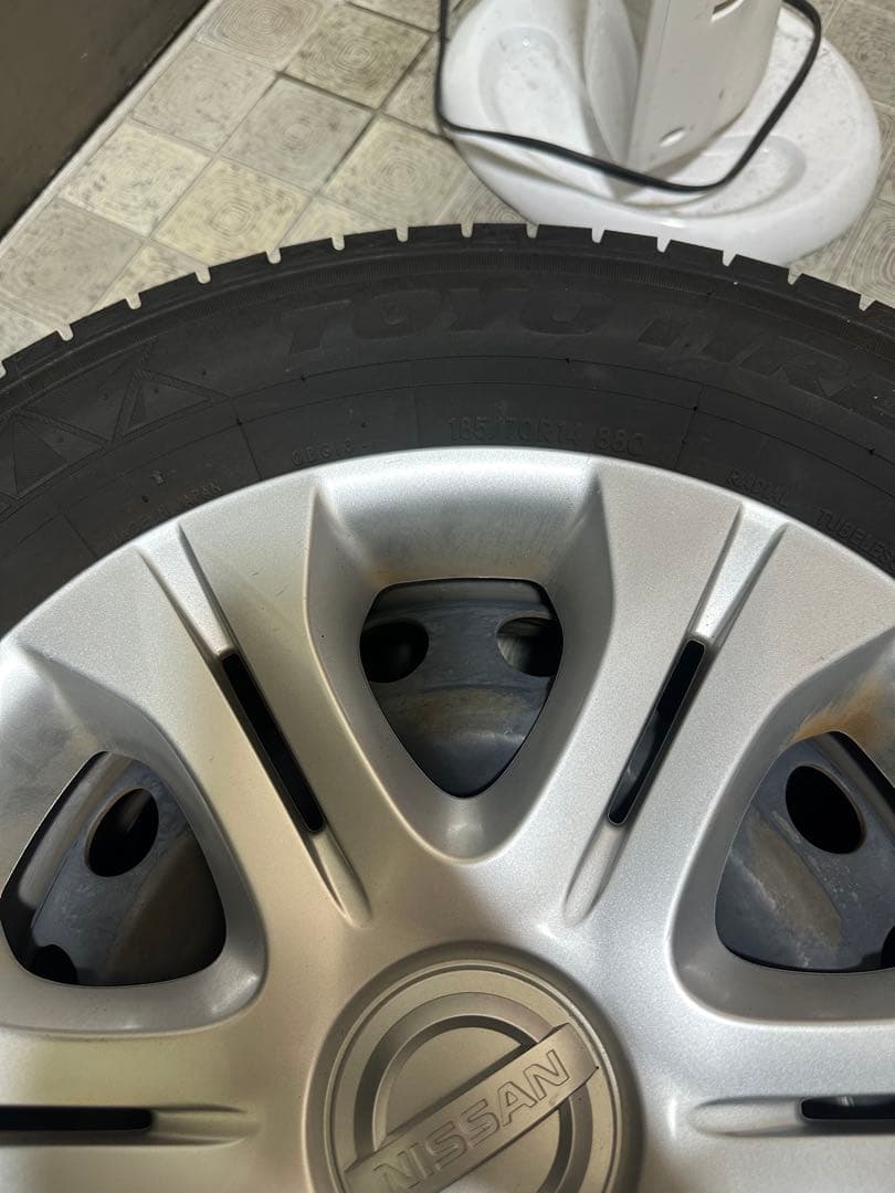 日産 スタッドレスタイヤ 185/70R14 ホイールセット