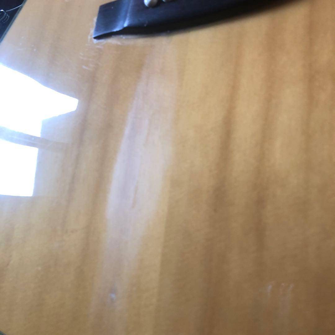 アコースティックギターです