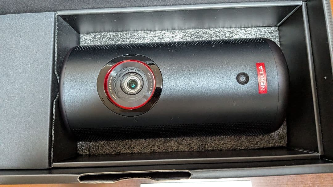 Nebula Capsule 3 Laser プロジェクター本体　ケースつき