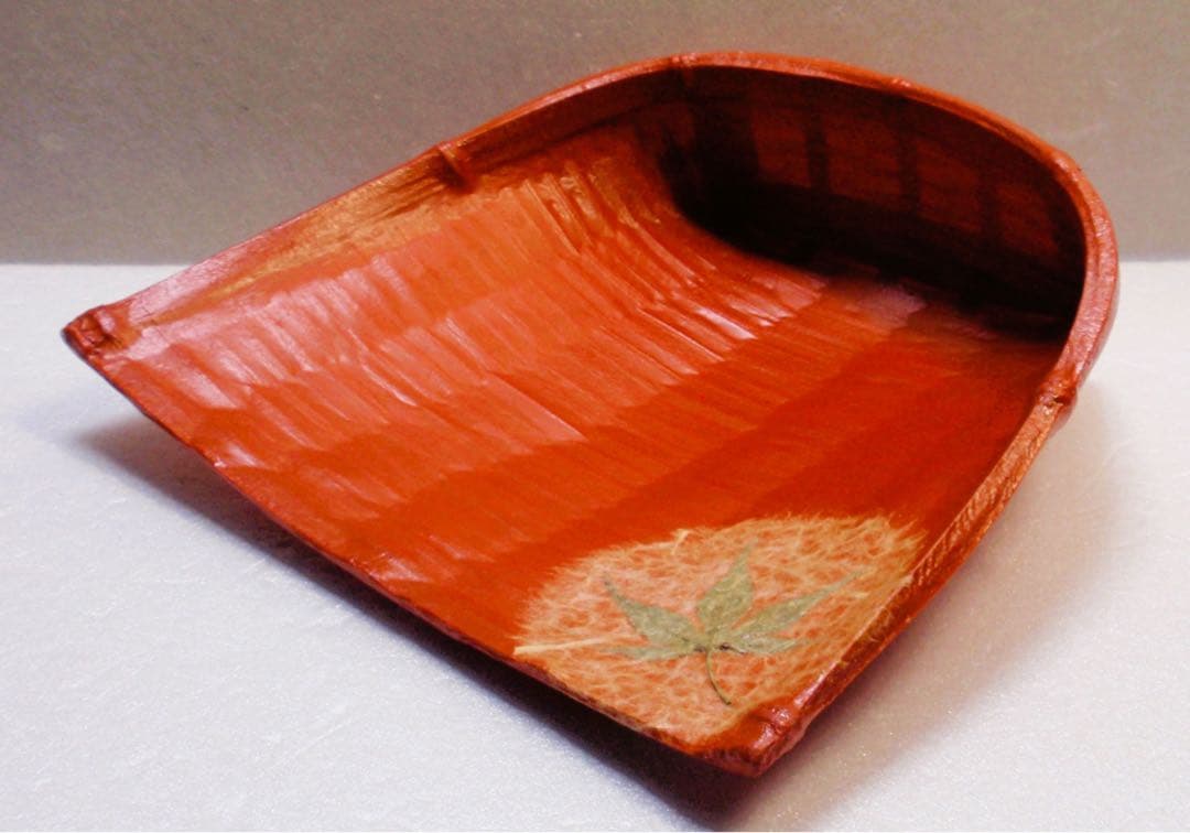 茶道具・菓子器　箕　一閑張　一閑塗　竹和紙製　紅白一組