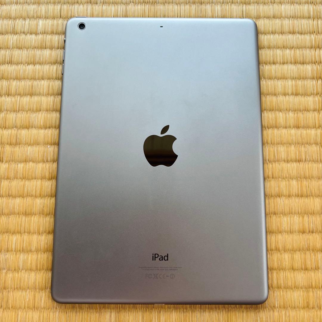 iPad Air 16GB Wi-Fiモデル シルバー 箱 、 アダプター 付