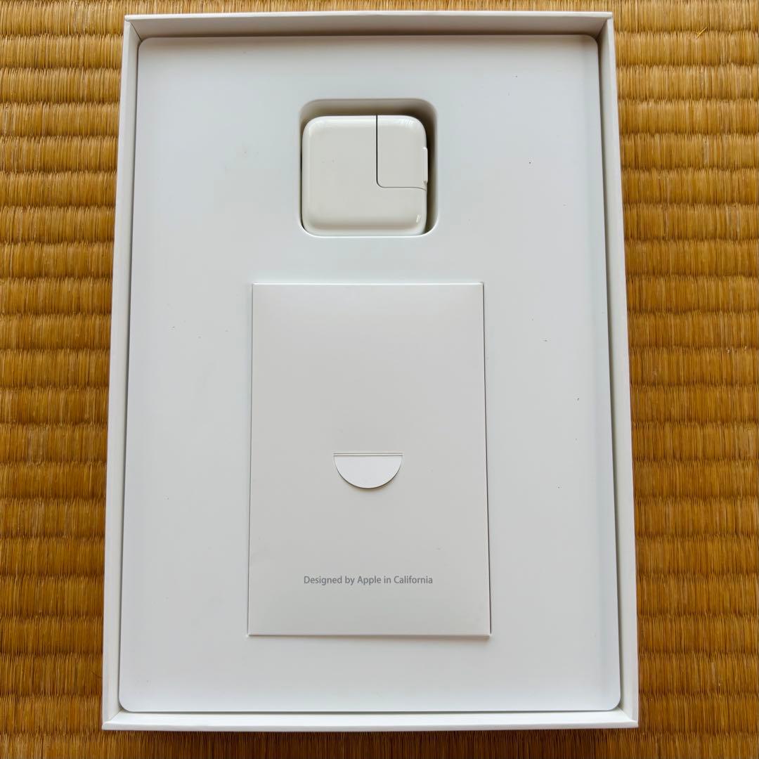 iPad Air 16GB Wi-Fiモデル シルバー 箱 、 アダプター 付
