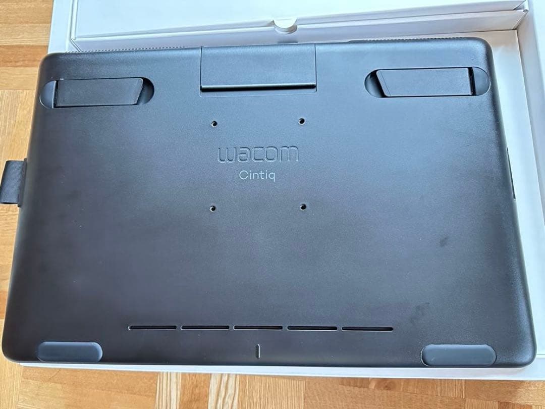 【27日まで出品】Wacom Cintiq 16液晶ペンタブレット