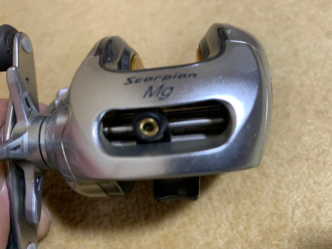 美品　Scorpion Mg 1000 ベイトリール