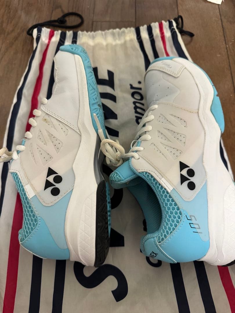 ヨネックス　バドミントンラケット　シューズ