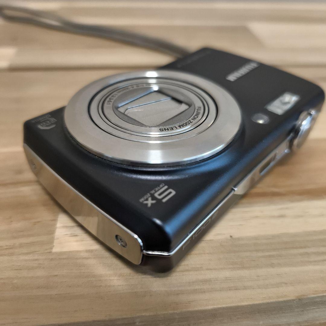 良品　FUJIFILM FINEPIX F100 fd コンパクトデジタルカメラ