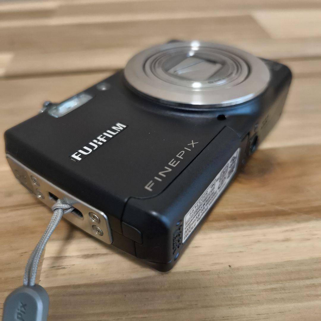 良品　FUJIFILM FINEPIX F100 fd コンパクトデジタルカメラ