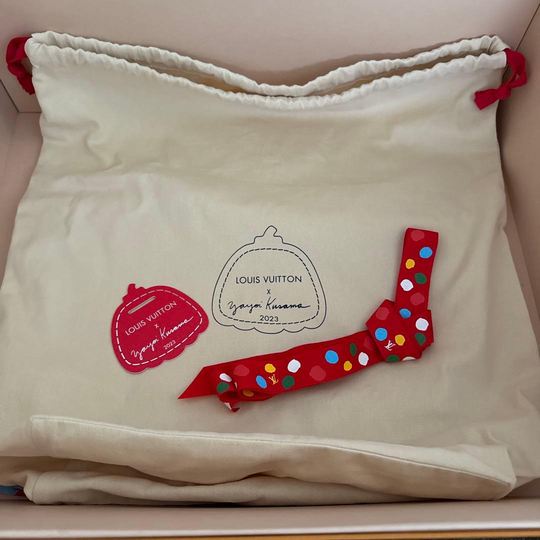 ルイヴィトン✖️草間彌生　ノエ　ショルダーバック