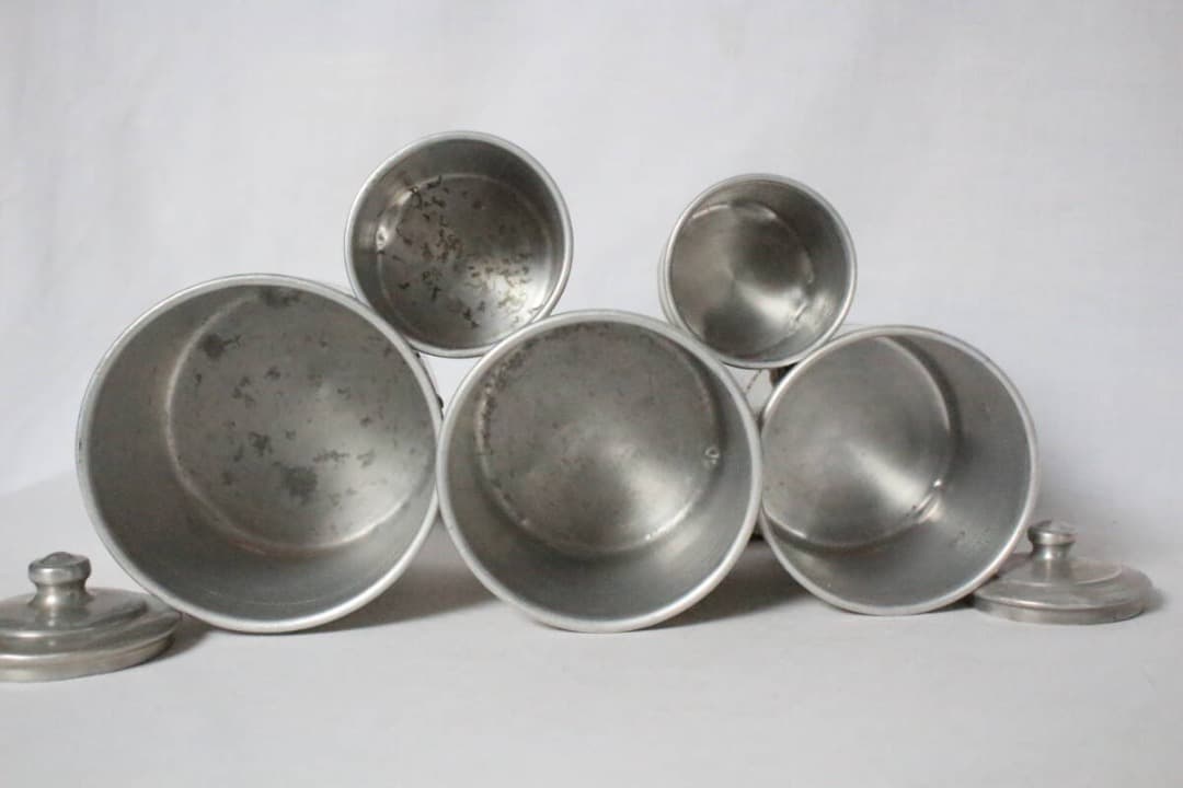フランス アンティーク 古いアルミ製のキャニスター 入れ子タイプ 5個セット