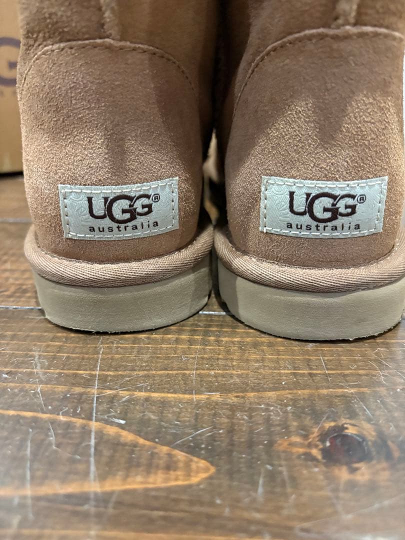 【新品未使用】UGG アグ ムートンブーツ　W CLASSIC SHORT 7
