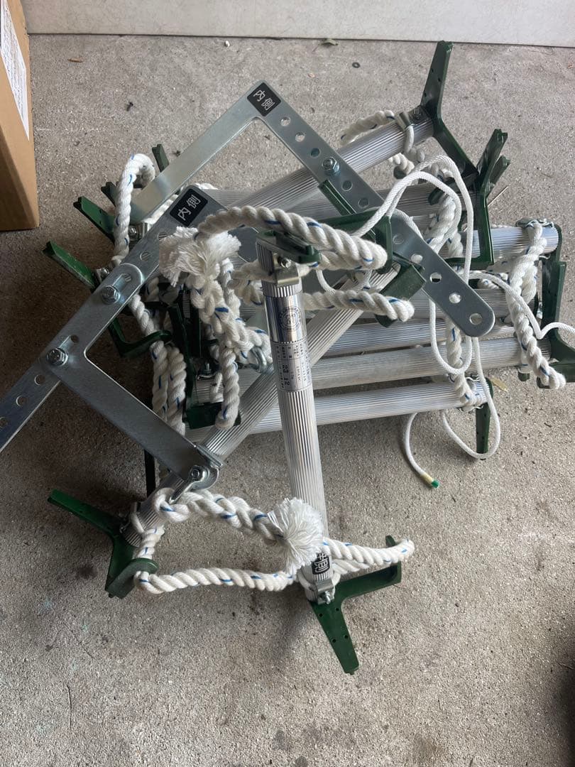 中古品 アルミ製 避難はしご トーヨー消火器工業 品番オリる II型（2013）