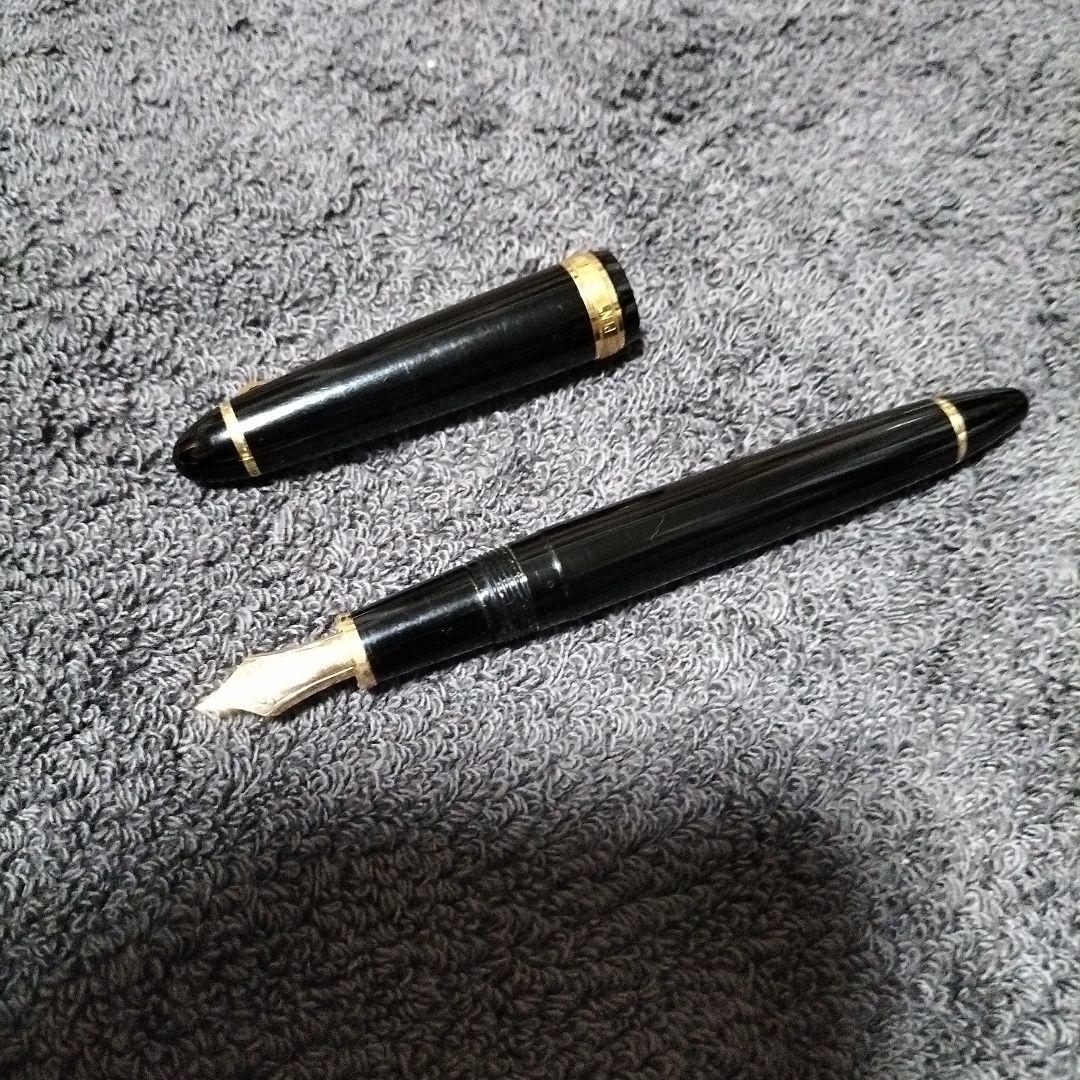 14K SAILOR 黒色プラスチック万年筆 金色装飾