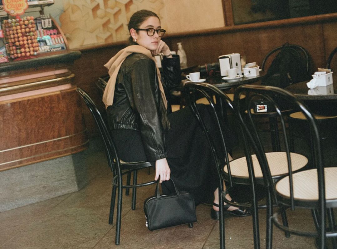 【美品】TOUT Y EST トゥティエ ロケナイロンスモールバッグ(ブラック)