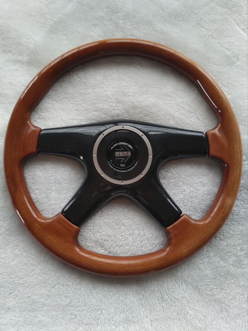 momo 4本スポーク ウッドステアリング
