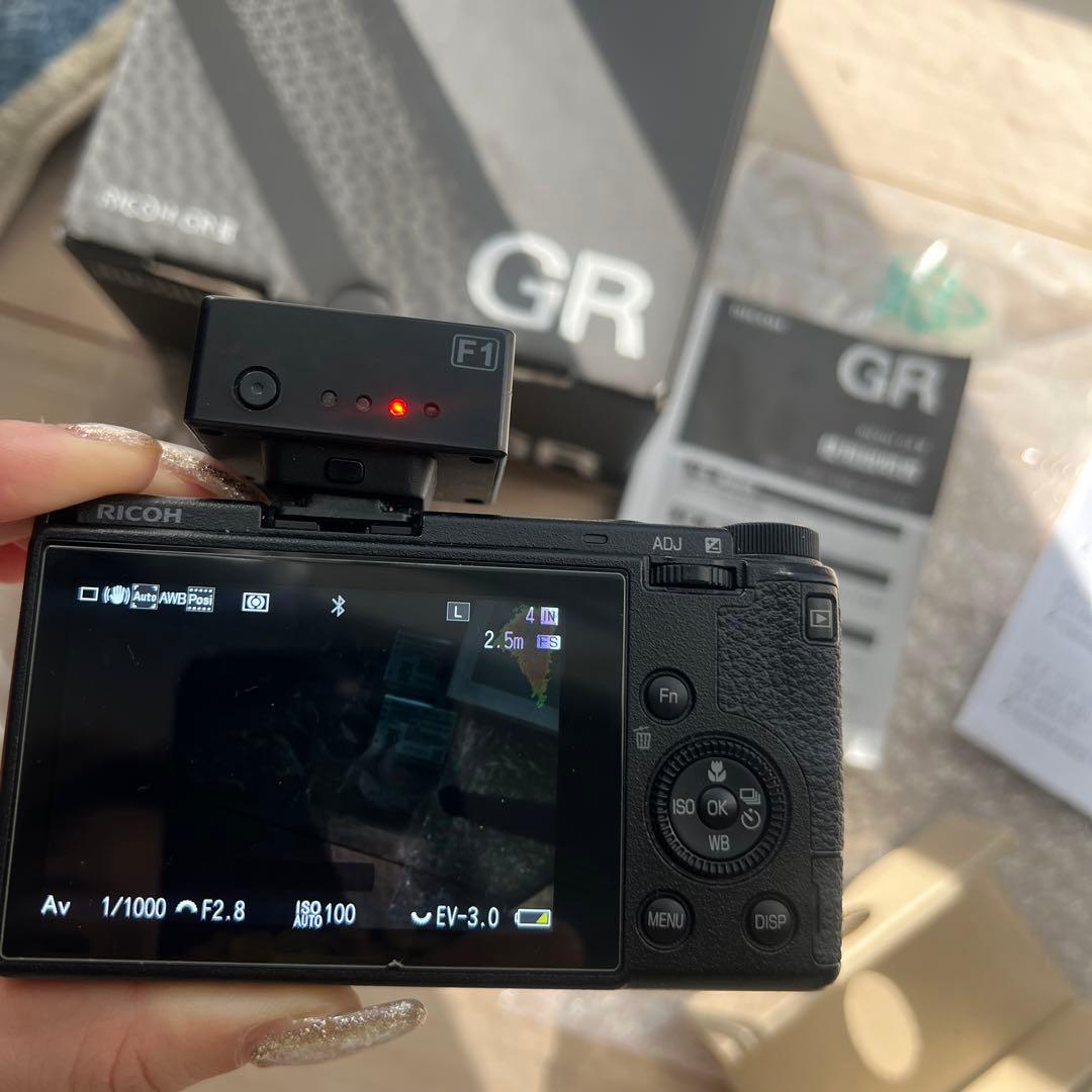 RICOH GR III 動作良好 液晶にじみあり バッテリー3個付き