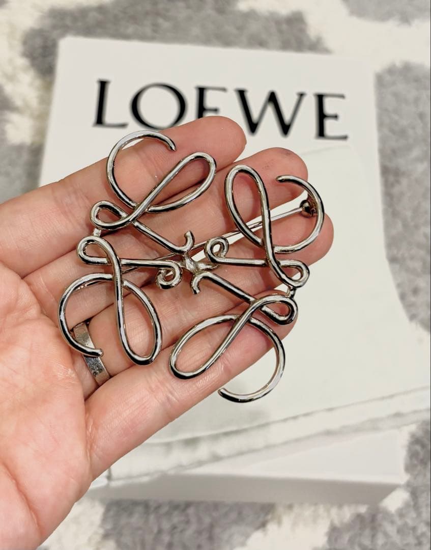 LOEWE ロエベ - アナグラム　 ブローチ - シルバー