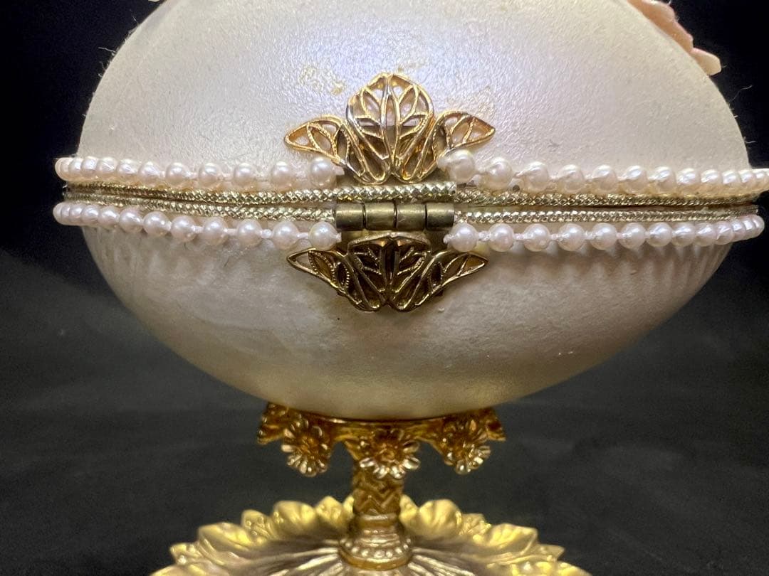 花模様の陶器製卵型ボックス