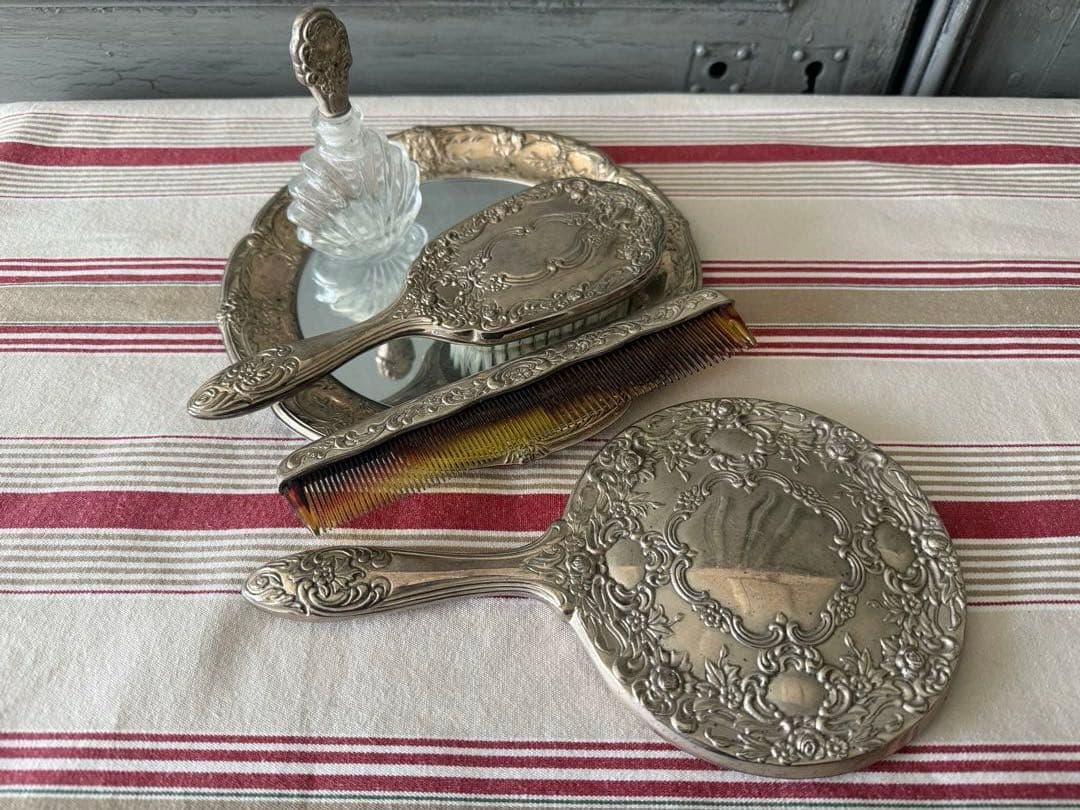 アンティーク　シルバーのバニティ5点セット