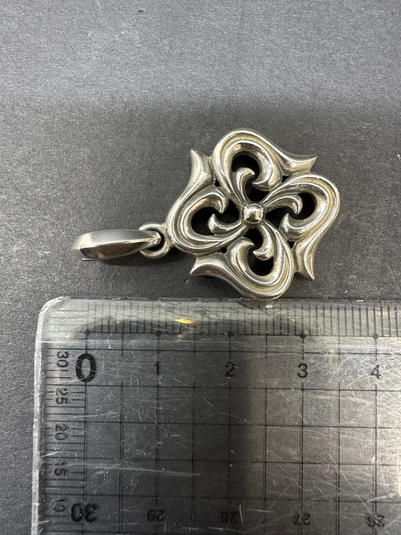 Shin's シルバー フラワーモチーフペンダントトップ