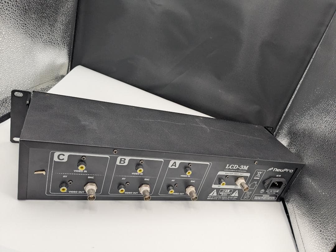 NeuPro製 2Uラックマウント型 3連液晶モニター LCD-3M
