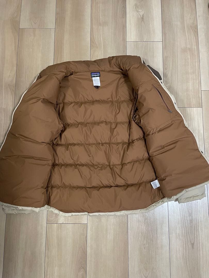 Patagoniaパタゴニア ダウンジャケット ベージュ
