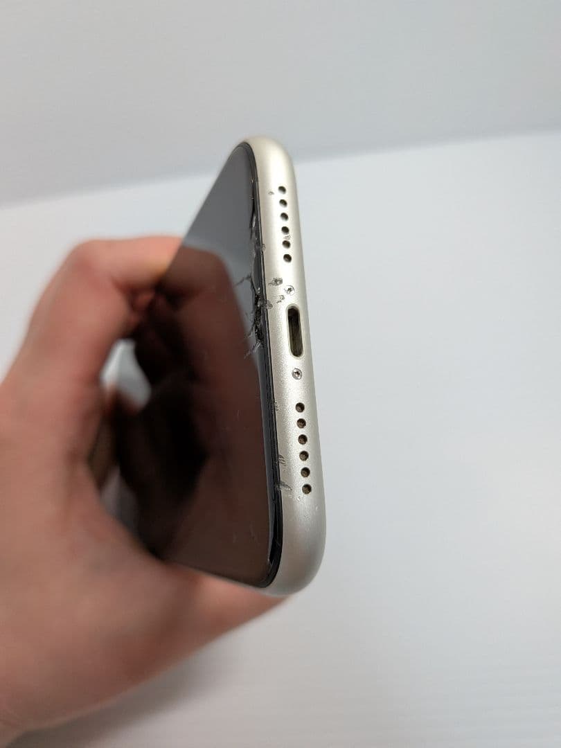 iPhone 11 64GB docomo ジャンク 画面割れ ネットワーク◯