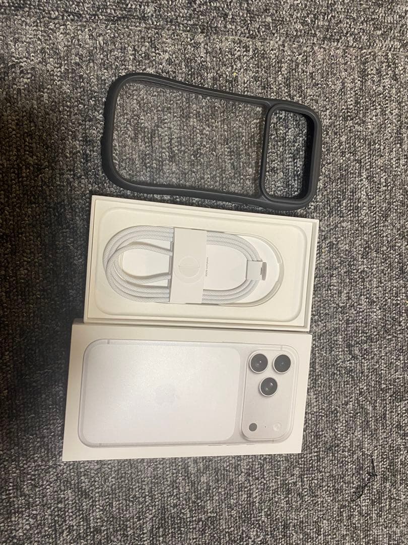 未品Apple iPhone 17Pro Max 512 GB シルバー