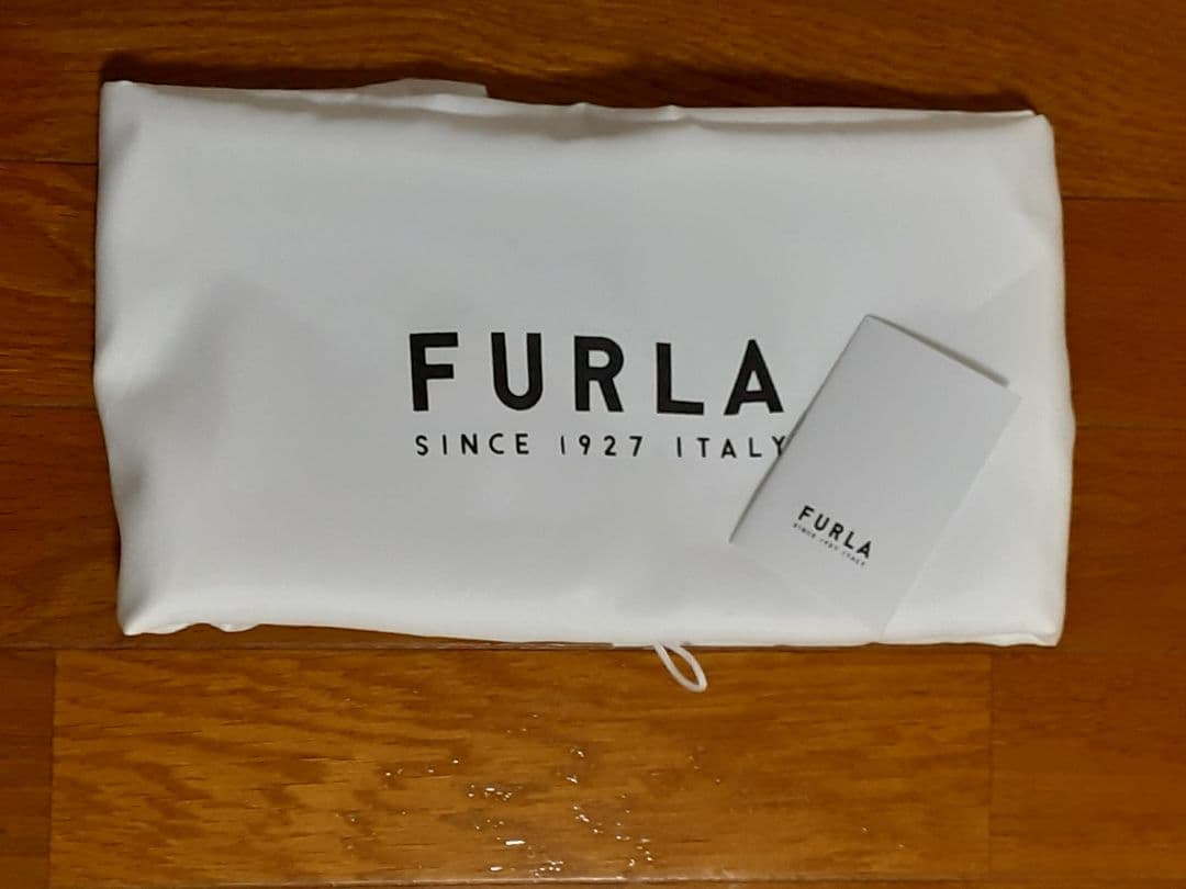 まーみんです。FURLA プラネータ　ミディアム　トープ
