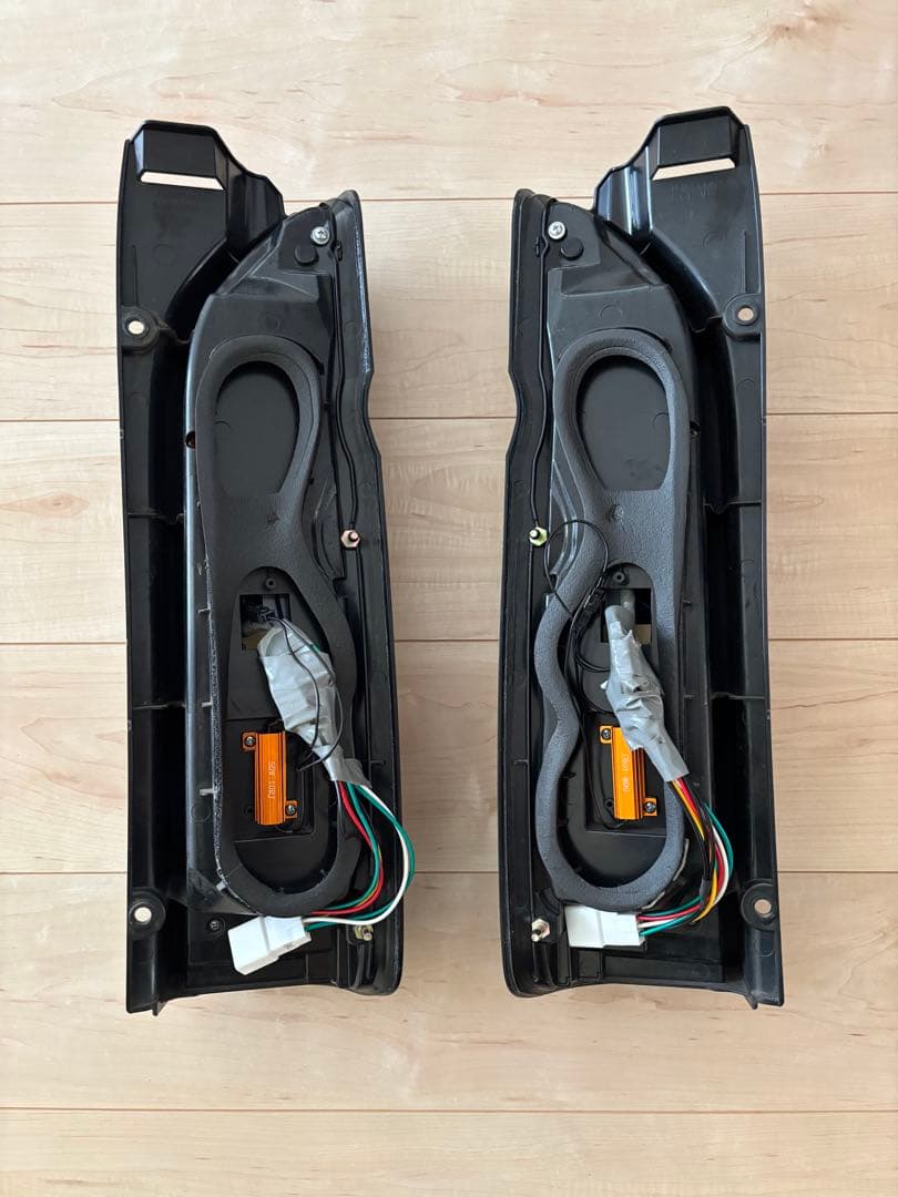 ハイエース　社外テールランプ