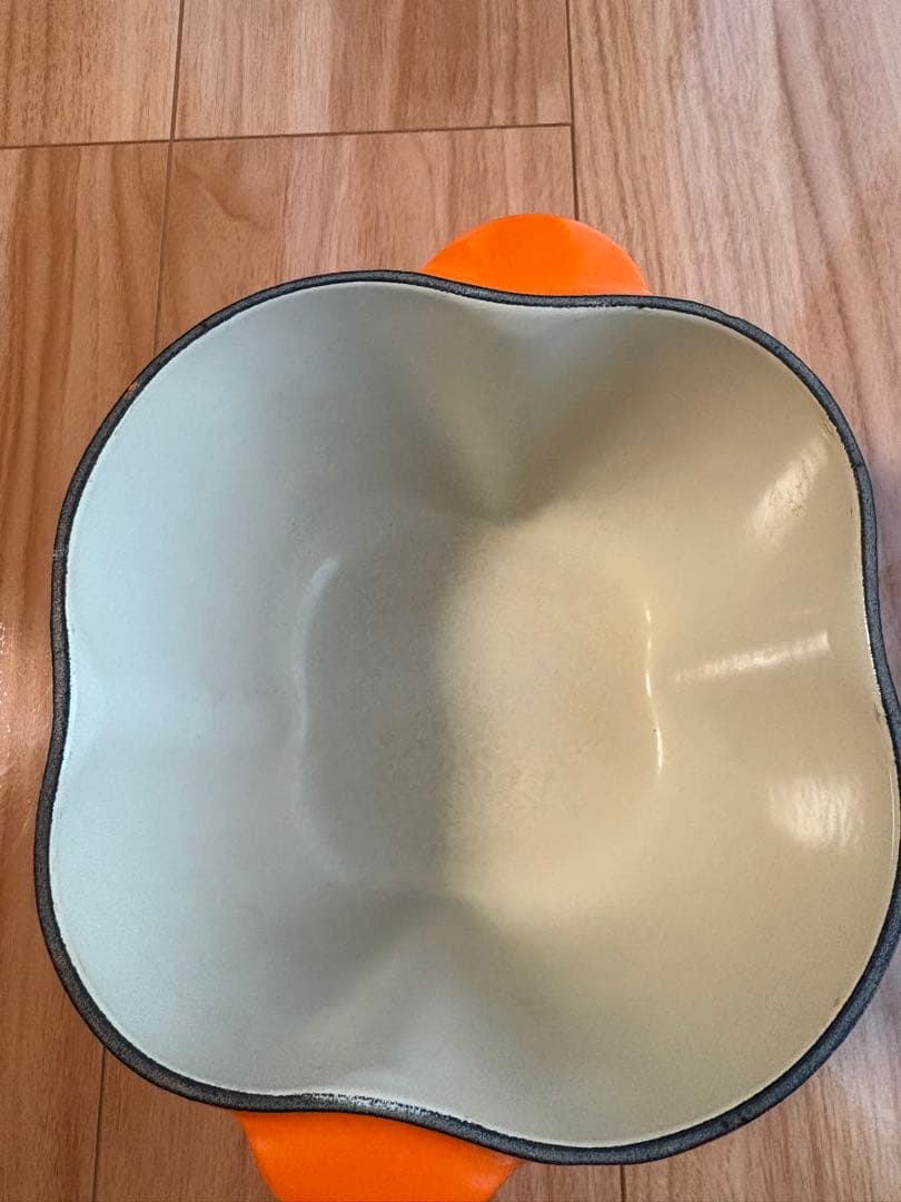 パプリカ型ホーロー鍋 オレンジ