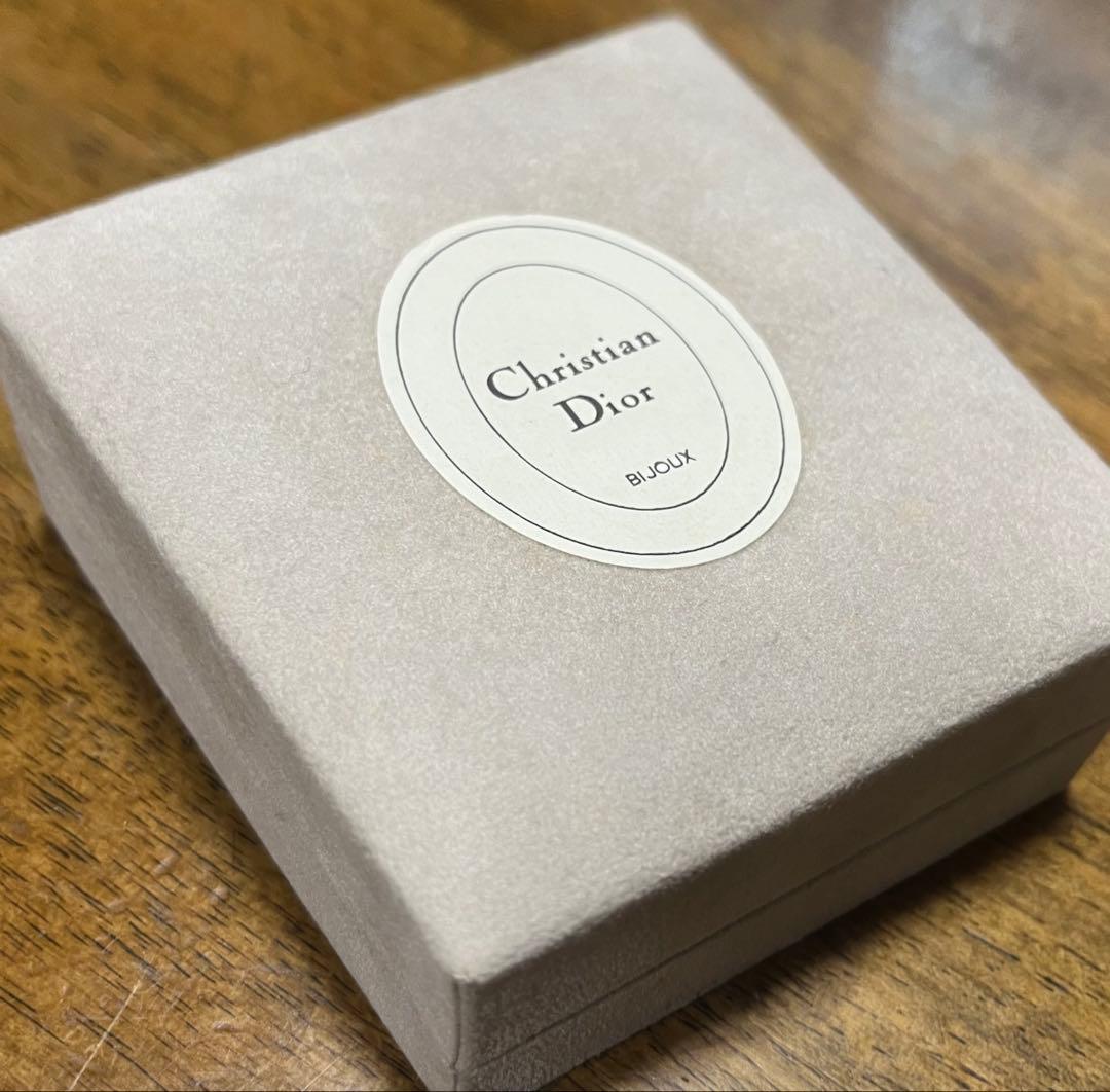 y*a様 Christian Dior ブローチ 金色 メタル製