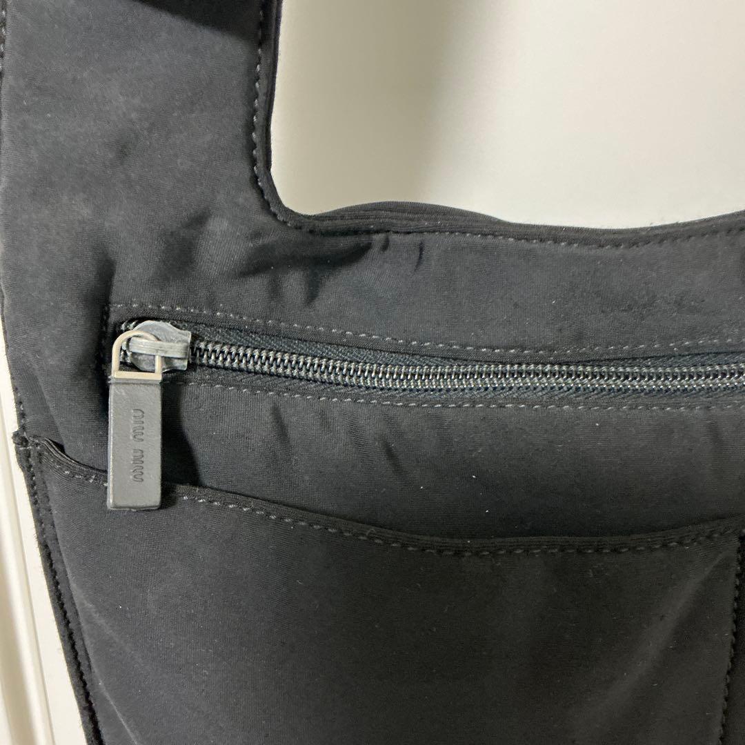 MIU MIU Logo Shoulder Bag ブラック