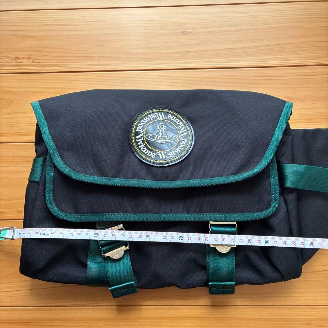 お値下げしました‼️★【美品】★Vivienne Westwood ボディバッグ