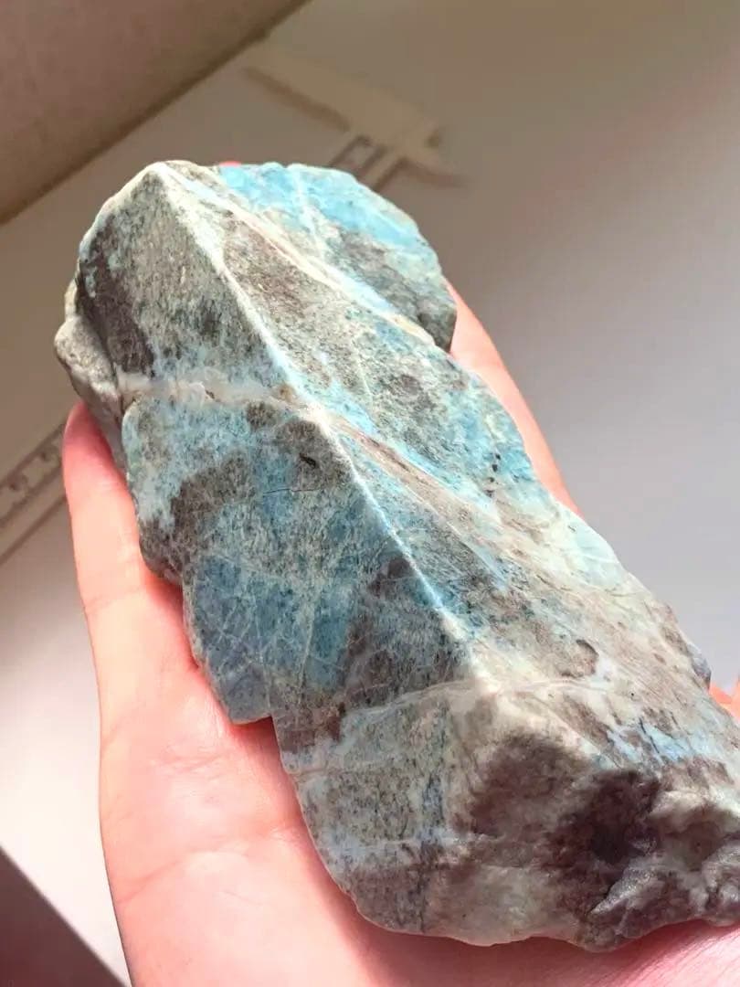 濃い青　糸魚川翡翠　入りコン沢原石　青ひすい　ヒスイ　国産鉱物　水石　根付　勾玉