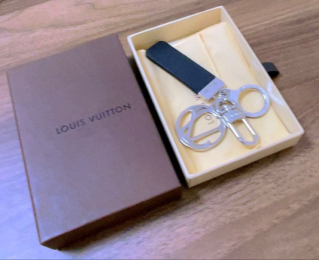 ルイヴィトン キーホルダー シルバー