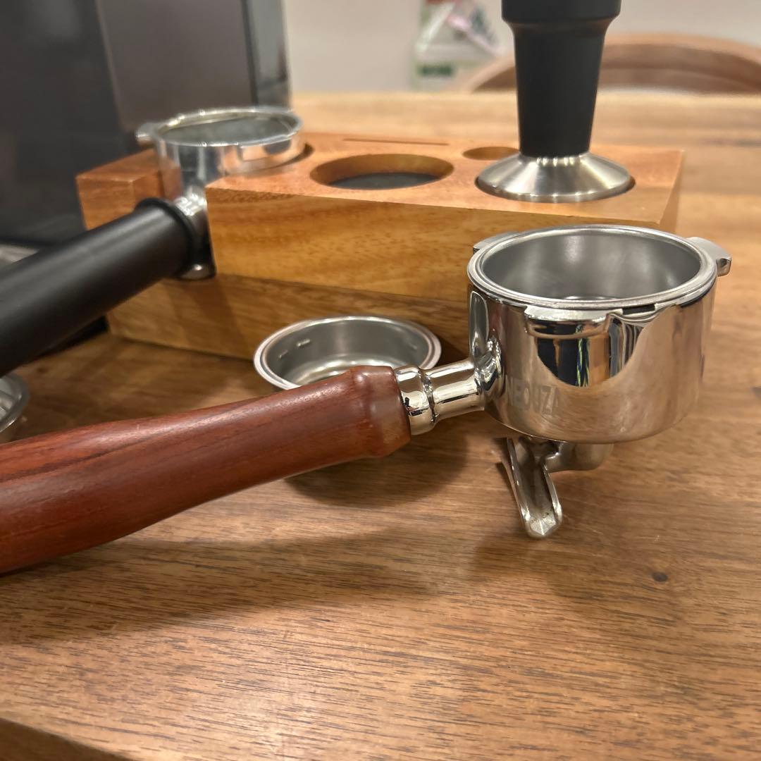 デロンギ　デディカ　エスプレッソマシン 1万円相当のおまけ付き　885